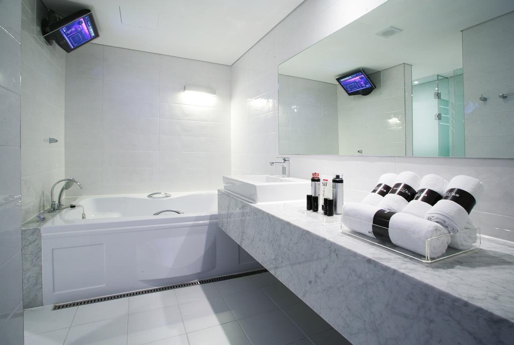 Antives Hotel Goyang Ruang foto