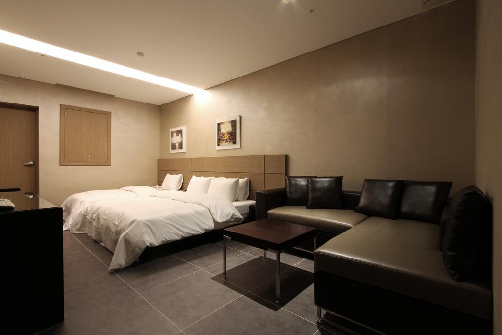 Antives Hotel Goyang Ruang foto
