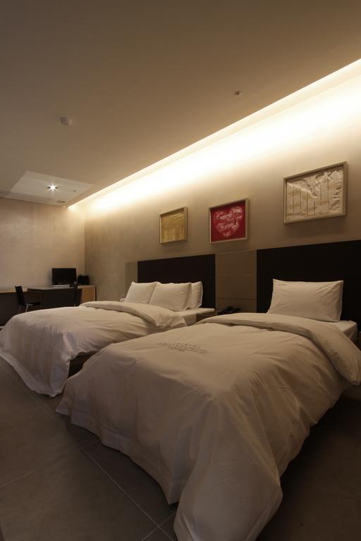 Antives Hotel Goyang Ruang foto